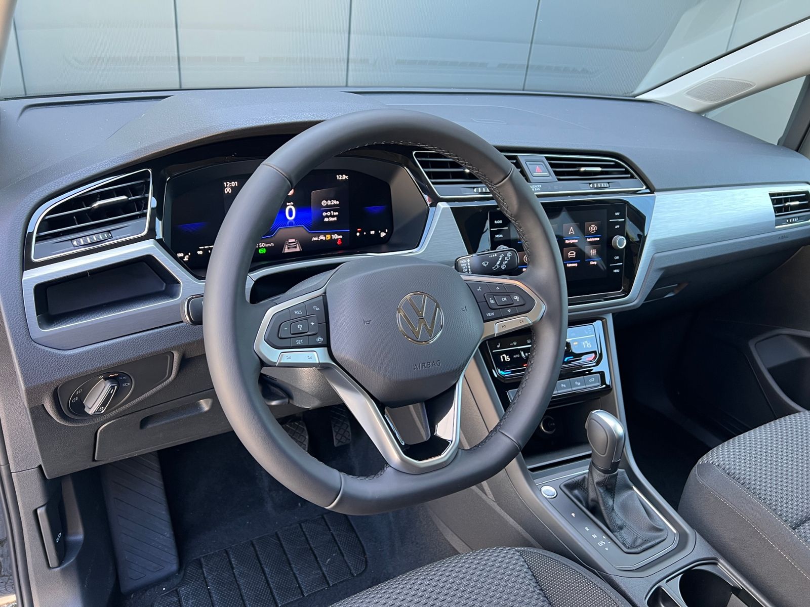 Fahrzeugabbildung Volkswagen Touran Comfortline 1.5 TSI DSG *LED, AHK, 7-Sitz
