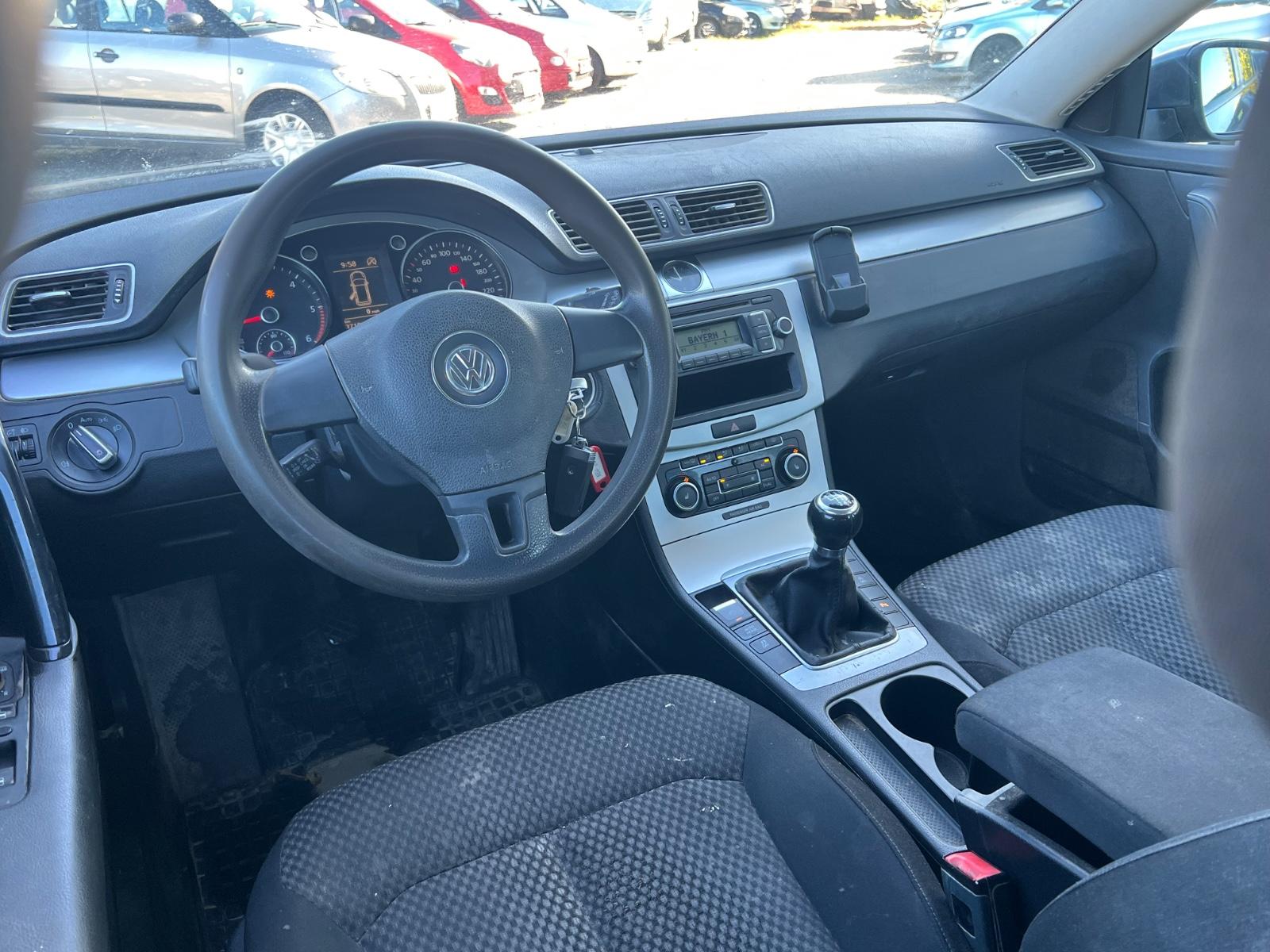 Volkswagen Passat 2011 — photo 10