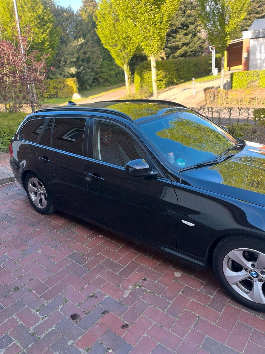 BMW 320 2011 — engine 163 HP (120kW)