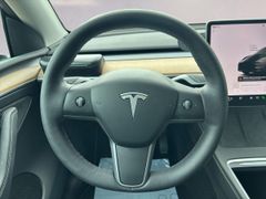Fahrzeugabbildung Tesla Model Y Long Range Dual AWD