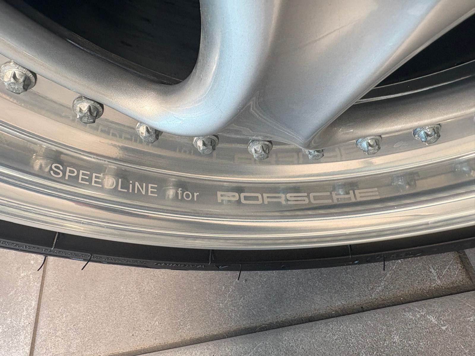 Fahrzeugabbildung Porsche 993 Carrera Cabriolet, deutsches fahrzeug.