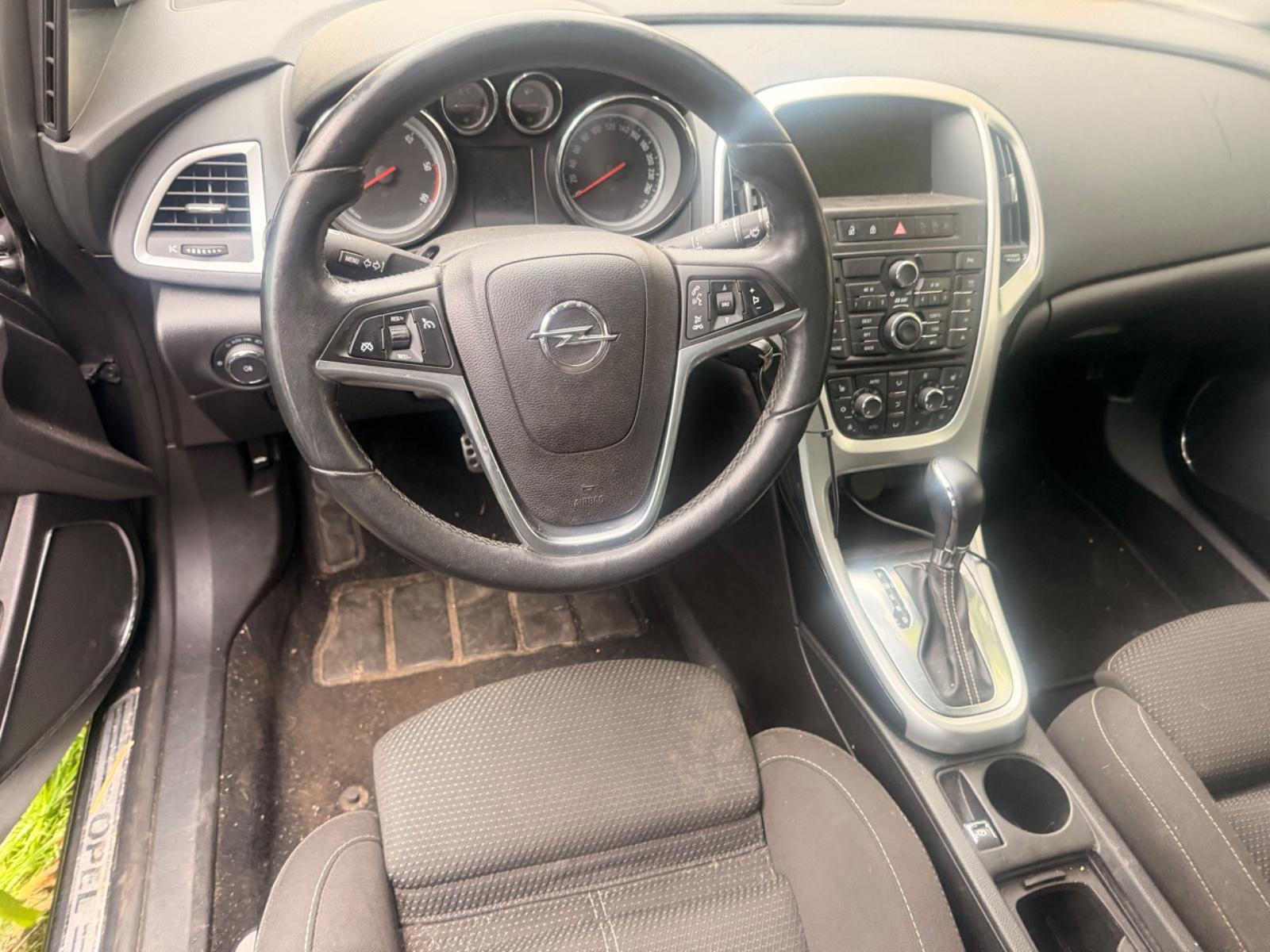 Opel Astra 2011 — двигун 1.956 cm³, 160 HP (118kW)