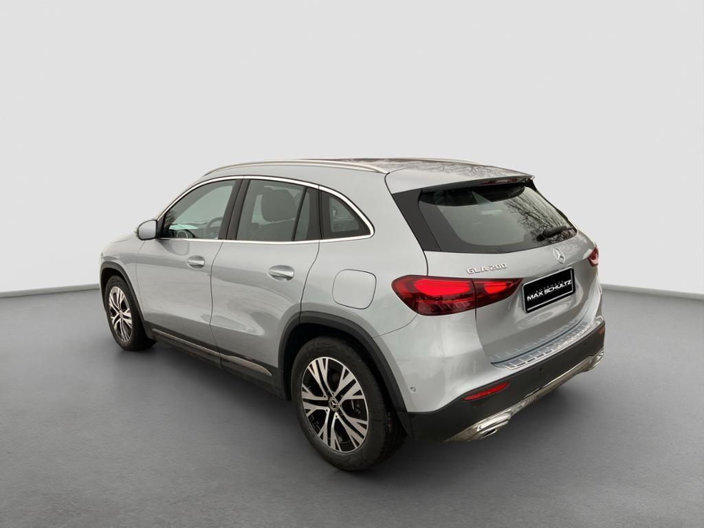 Fahrzeugabbildung Mercedes-Benz GLA 200 el. Heckklappe*LED*Kamera*AHK*PDC