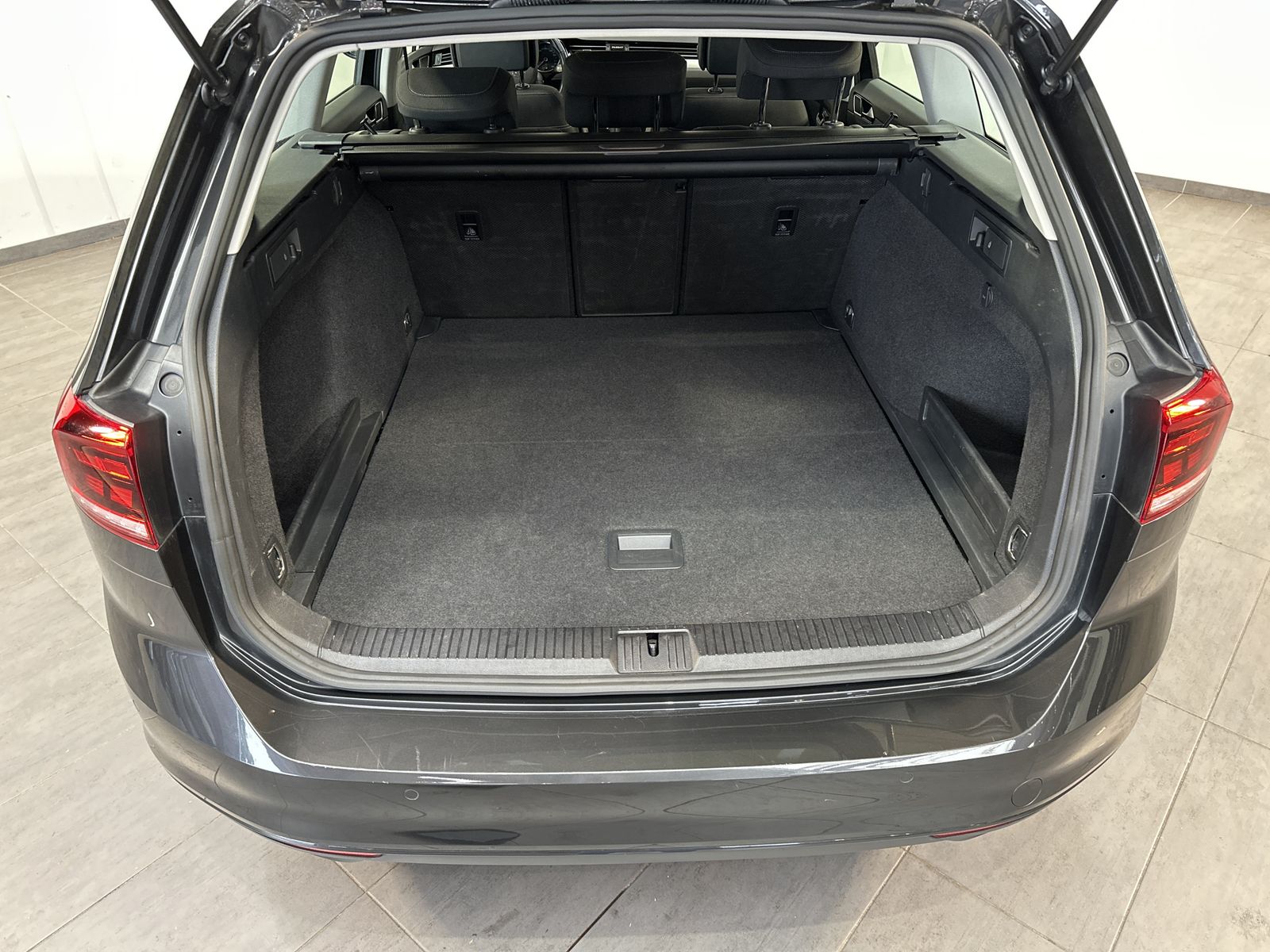 Fahrzeugabbildung Volkswagen Passat Variant 2.0 TDI DSG Business NAV+LED+ACC
