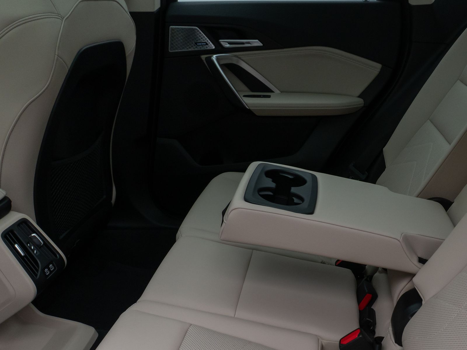 Fahrzeugabbildung BMW X1 sD18i xLine Panorama 360°HUD DAB H/K Sport