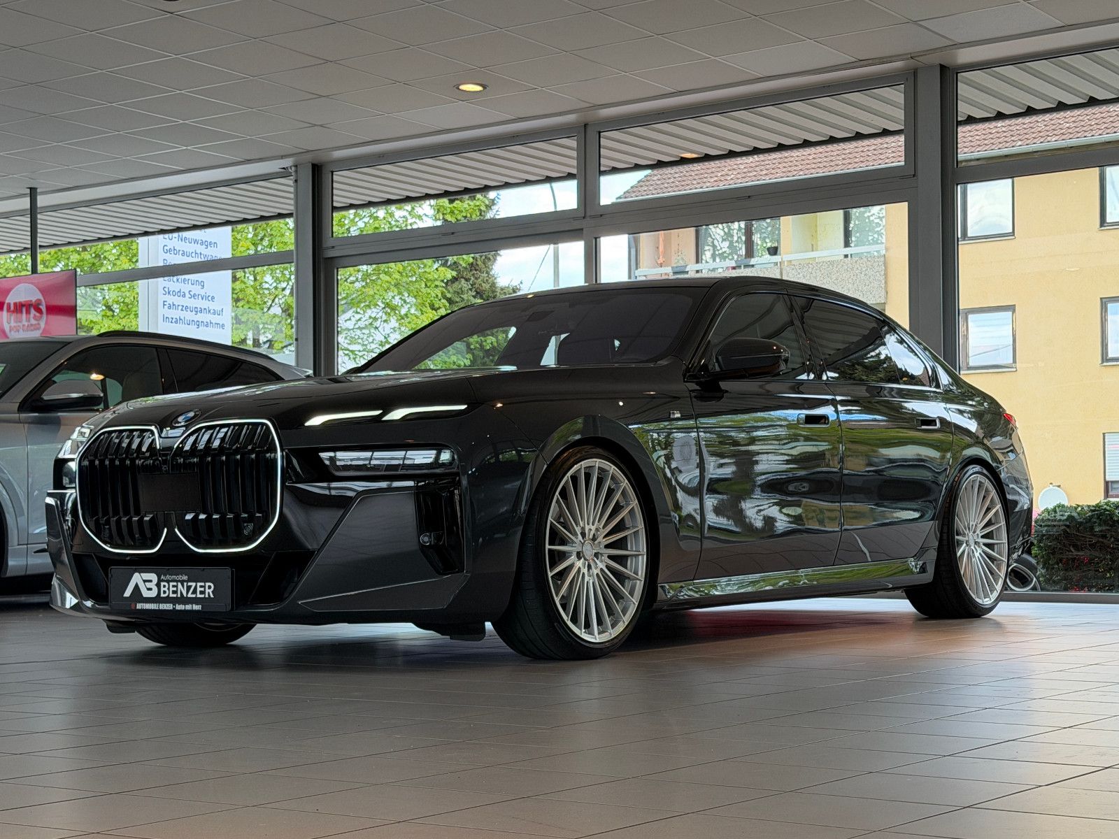 Fahrzeugabbildung BMW 740 d xDrive M Sport/CINEMA-TV/SKY LOUNGE/ICONIC