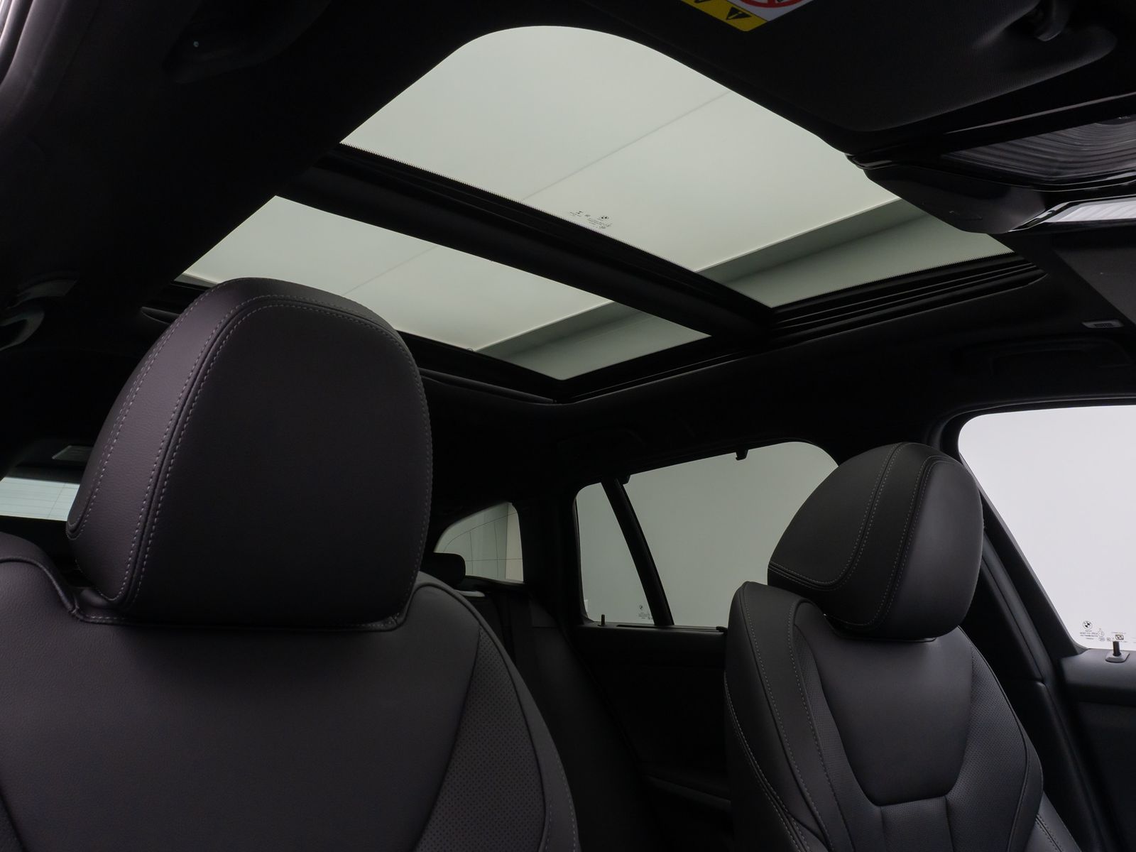 Fahrzeugabbildung BMW 330i  M Sport Panorama 360° HUD DAB H/K 19Zoll