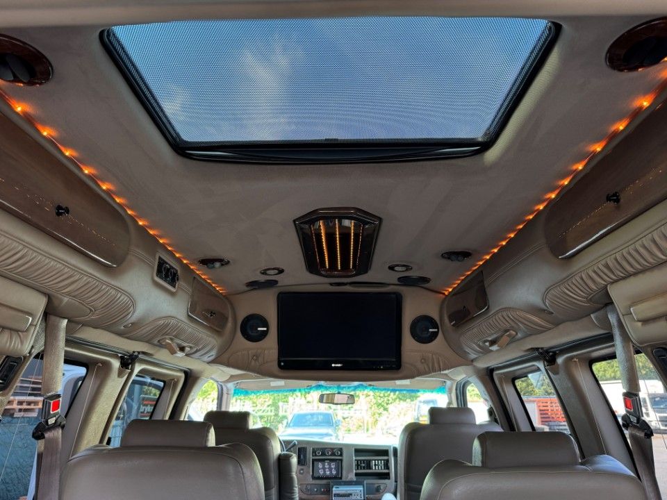Fahrzeugabbildung Chevrolet Express Chevy Van Explorer Ltd. SE