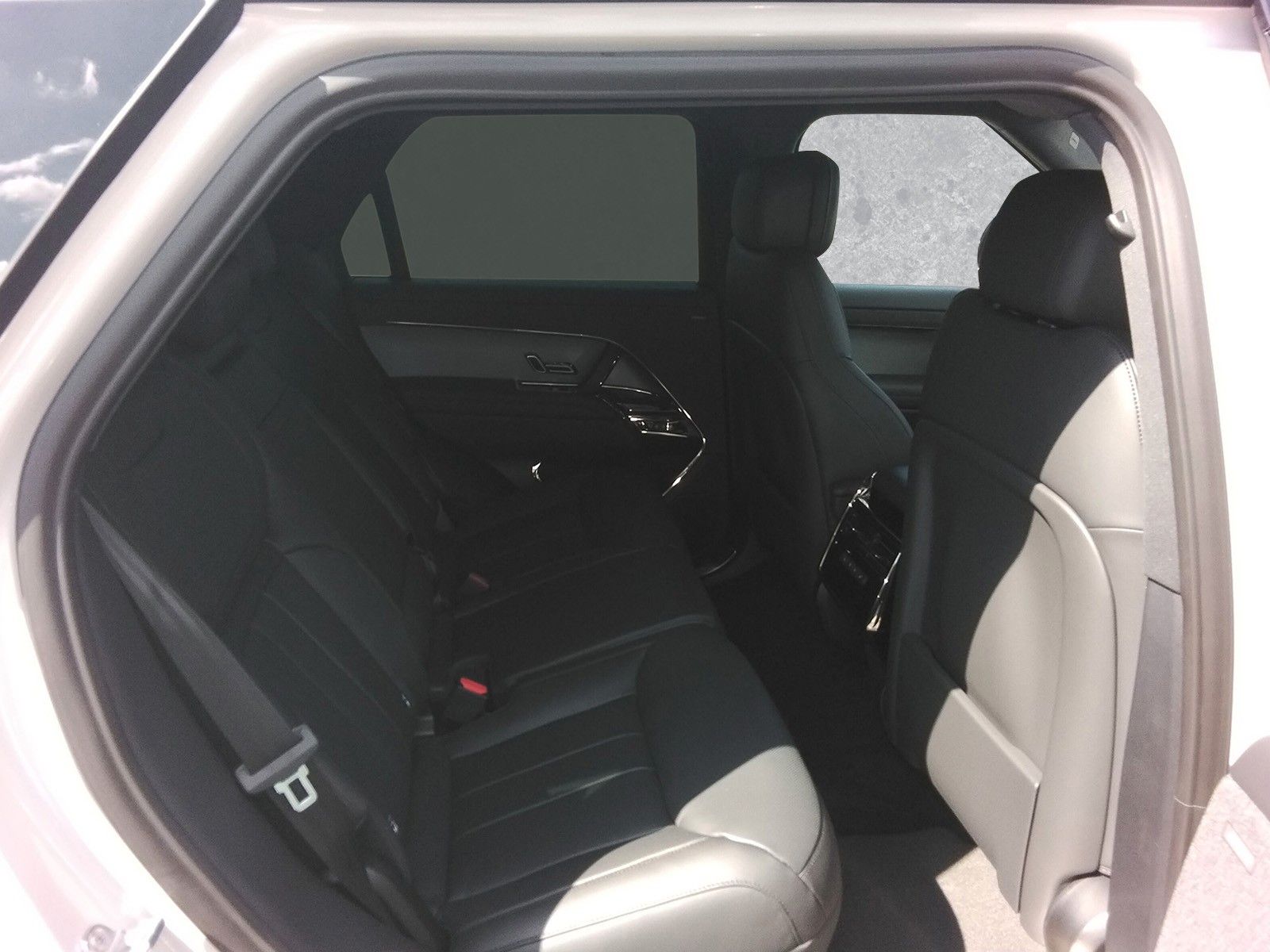 Fahrzeugabbildung Land Rover Range Rover Sport D250 Dynamic SE