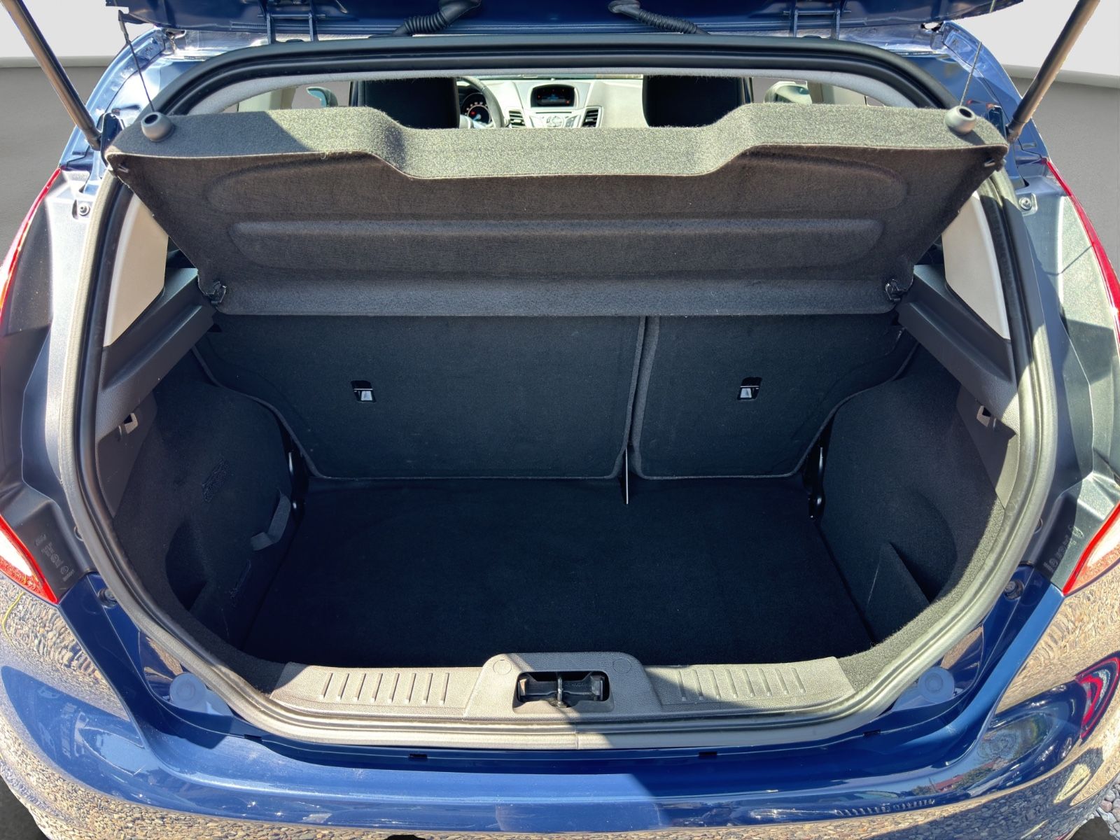 Fahrzeugabbildung Ford Fiesta Ambiente/Klimaanlage/TÜV/HU/Radio/USB