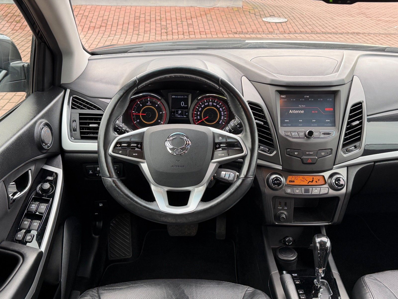 Fahrzeugabbildung Ssangyong Korando 2.2 e-XDi 220 *Nav*8fach*Kamera*AWD*PDC*
