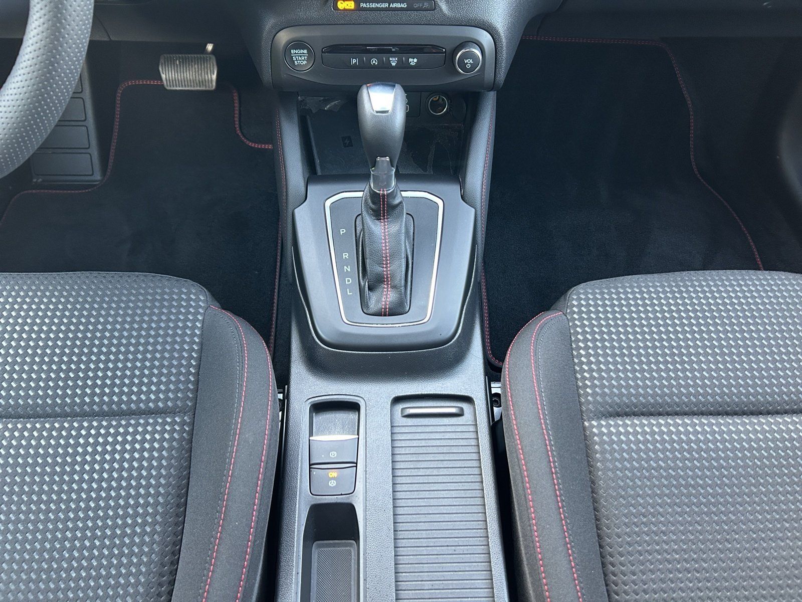 Fahrzeugabbildung Ford Focus 1.0 ST-Line X Aut./LED/ACC/KAMERA/AHK/NAVI