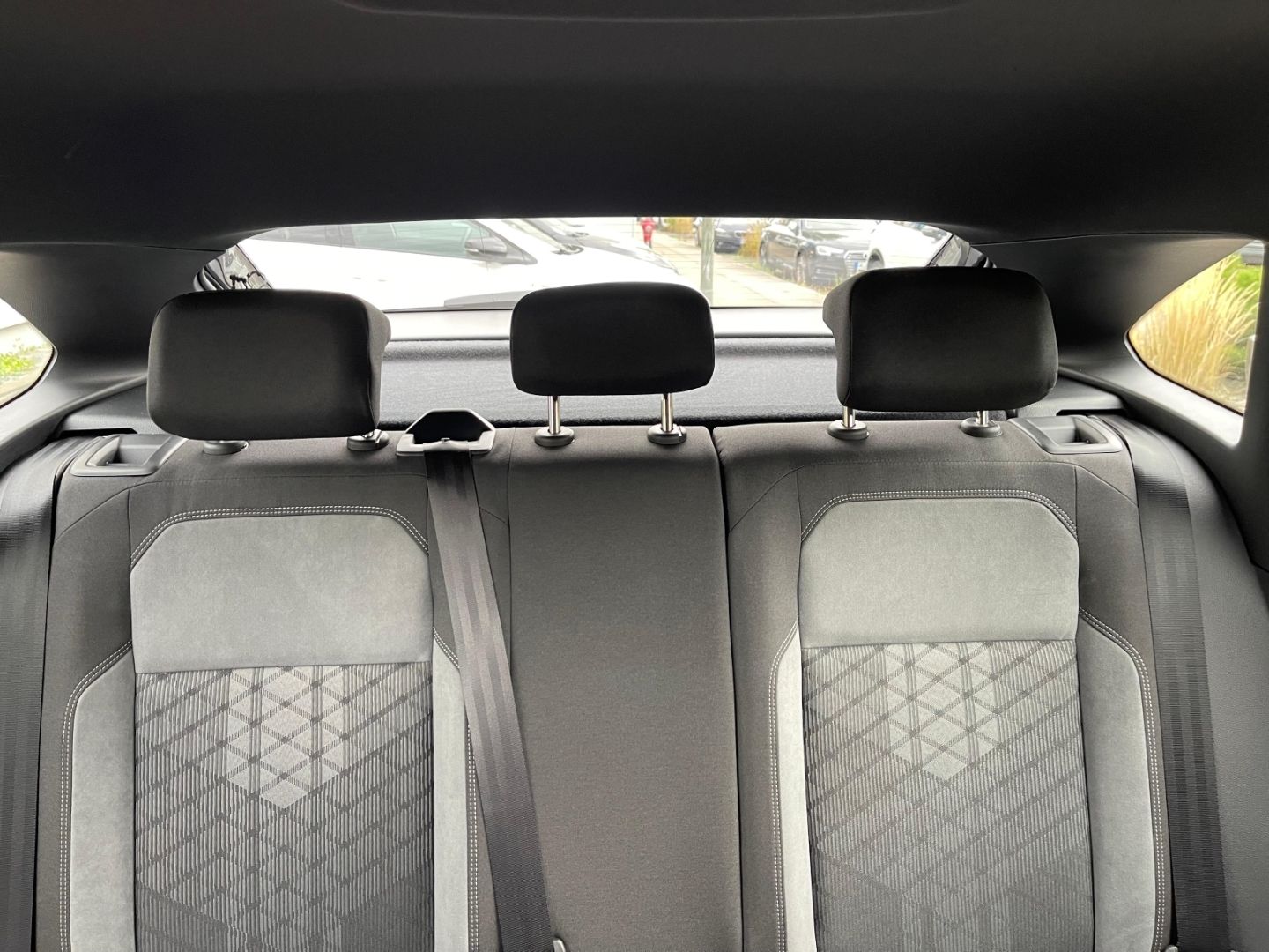 Taigo 1.0TSI DSG R-Line - NAV*IQ*BLACK*KAMERA*1H