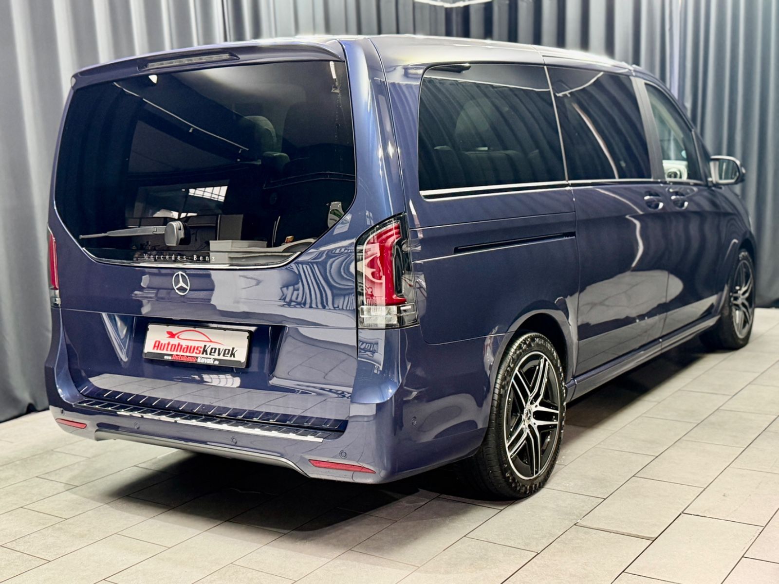 Fahrzeugabbildung Mercedes-Benz V250d lang EXCLUSIVE|AMG|BURMESTER|PANO|ACC|360°
