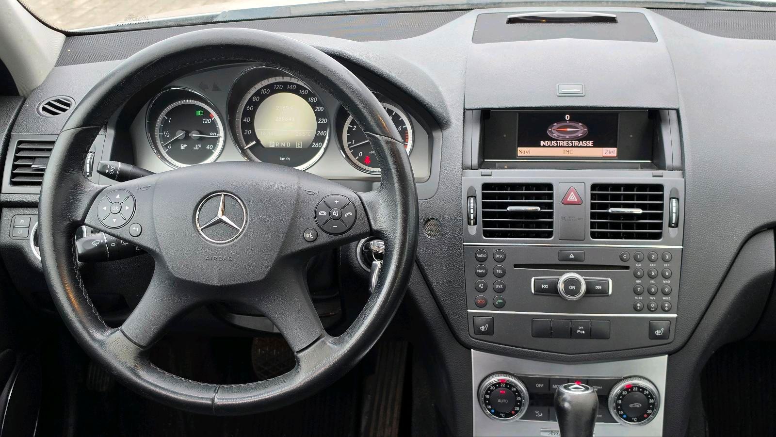 Mercedes-Benz C180 2010 — photo 13