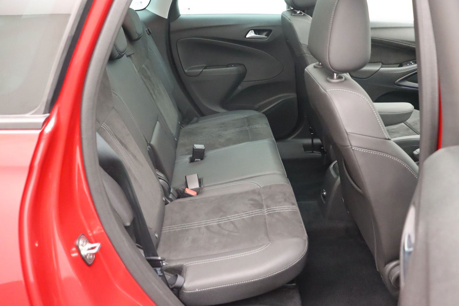 Fahrzeugabbildung Opel Crossland 1.2 Ultimate Paket NAVI HUD LED PANO