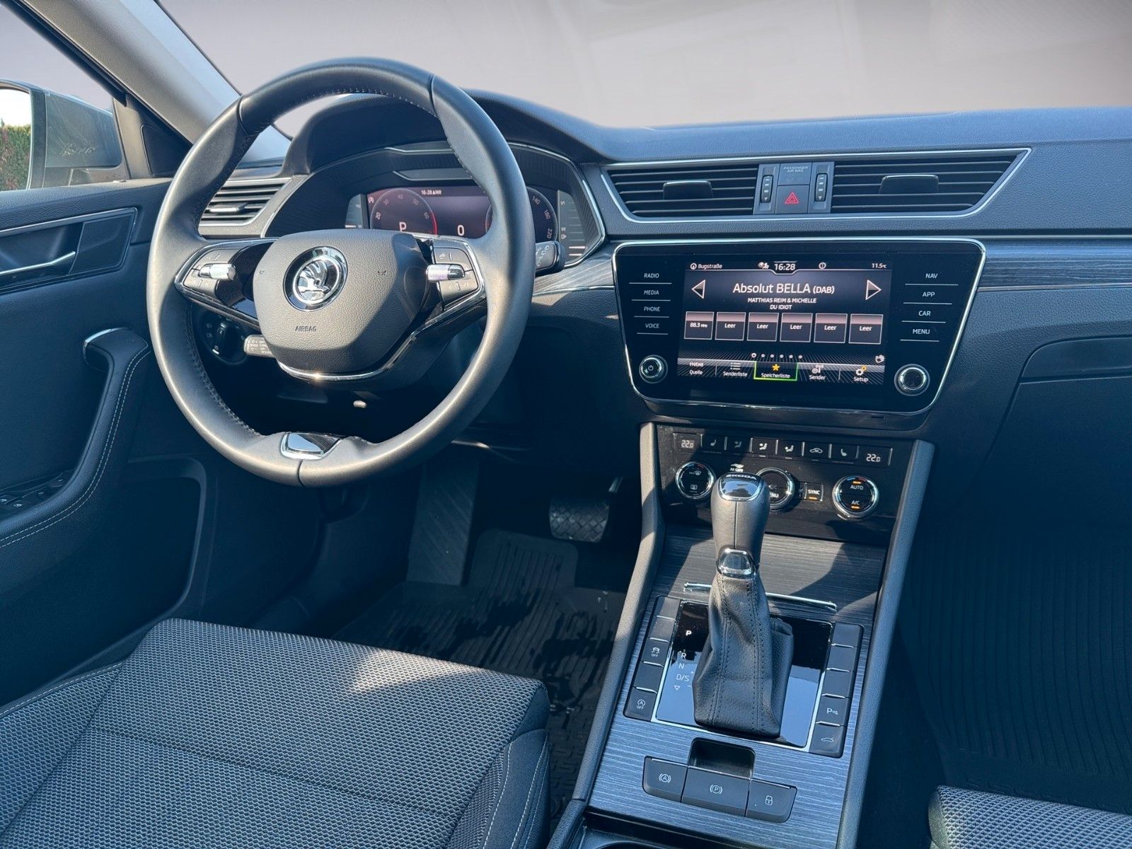 Fahrzeugabbildung SKODA Superb Combi Style 2.0 TSI