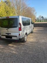 Renault Trafic PKW 150PS Automatik - silberne Renault Trafic