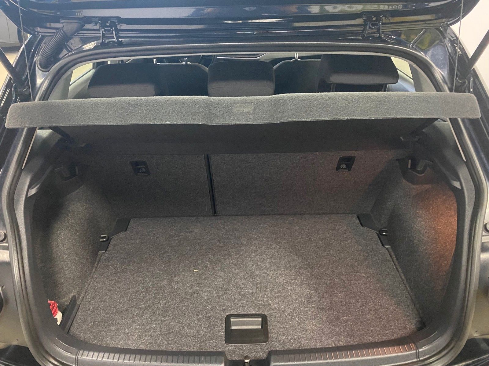 Fahrzeugabbildung Volkswagen Polo 1.0 TSI DSG Highline+NAVI+voll LED+PDC vo+h