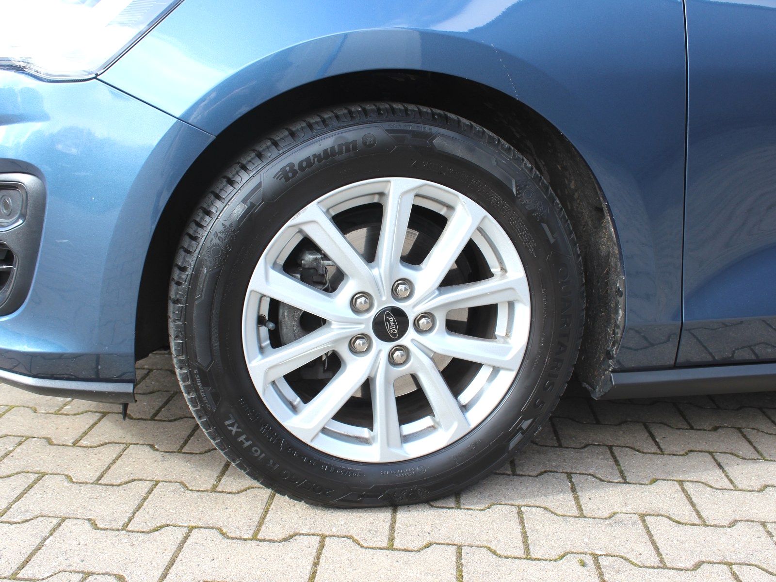 Fahrzeugabbildung Ford Focus Cool & Connect 1,0 EcoBoost Start/Stopp