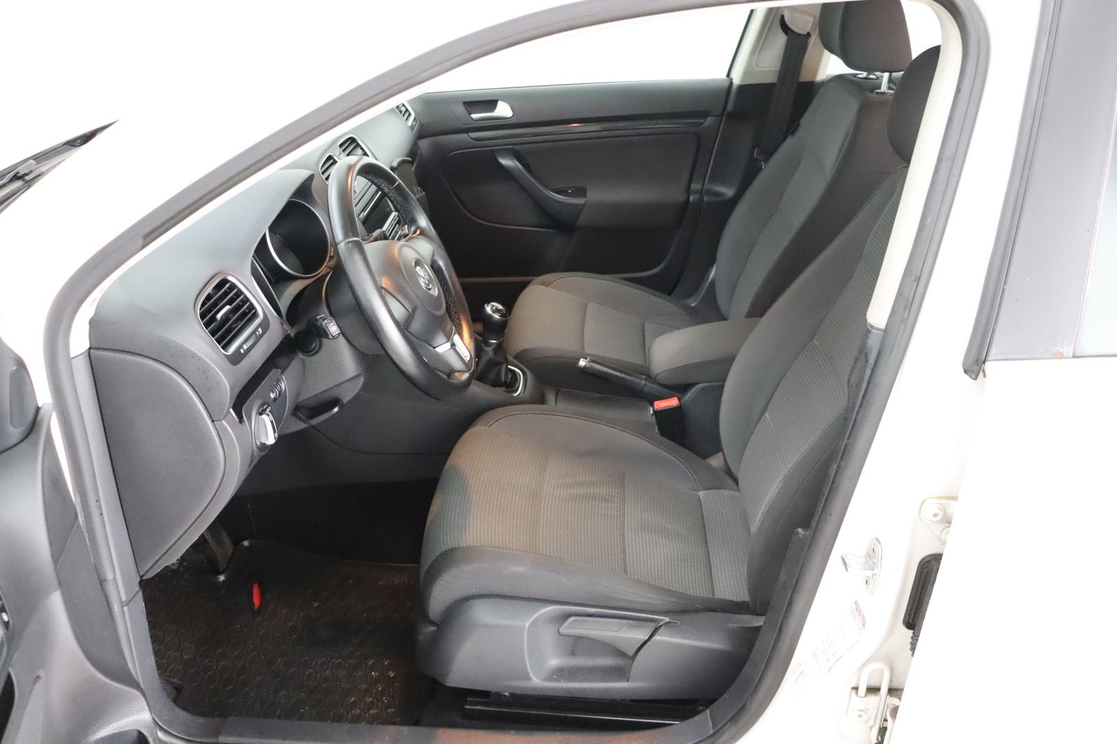 Fahrzeugabbildung Volkswagen Golf 1.6 TDI BMotion Tech Comfortline Variant