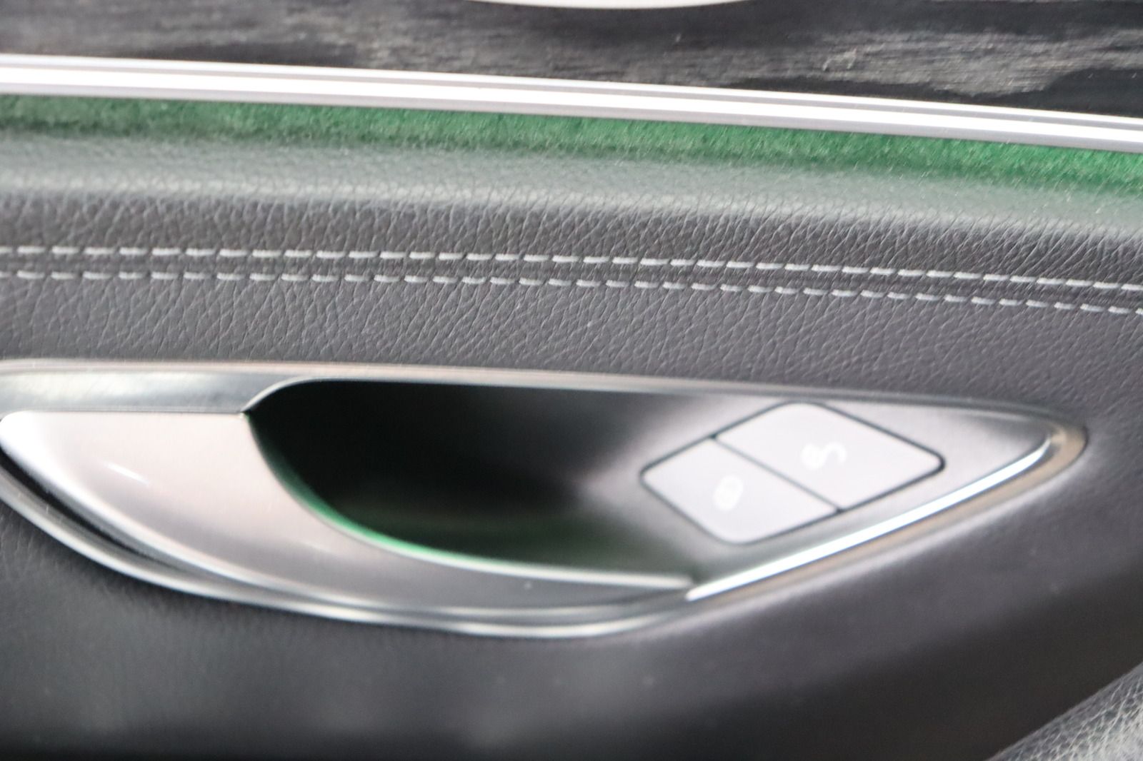 Fahrzeugabbildung Mercedes-Benz E 400 T 4Matic * Airmatic * STHZ * Memory AVANTG
