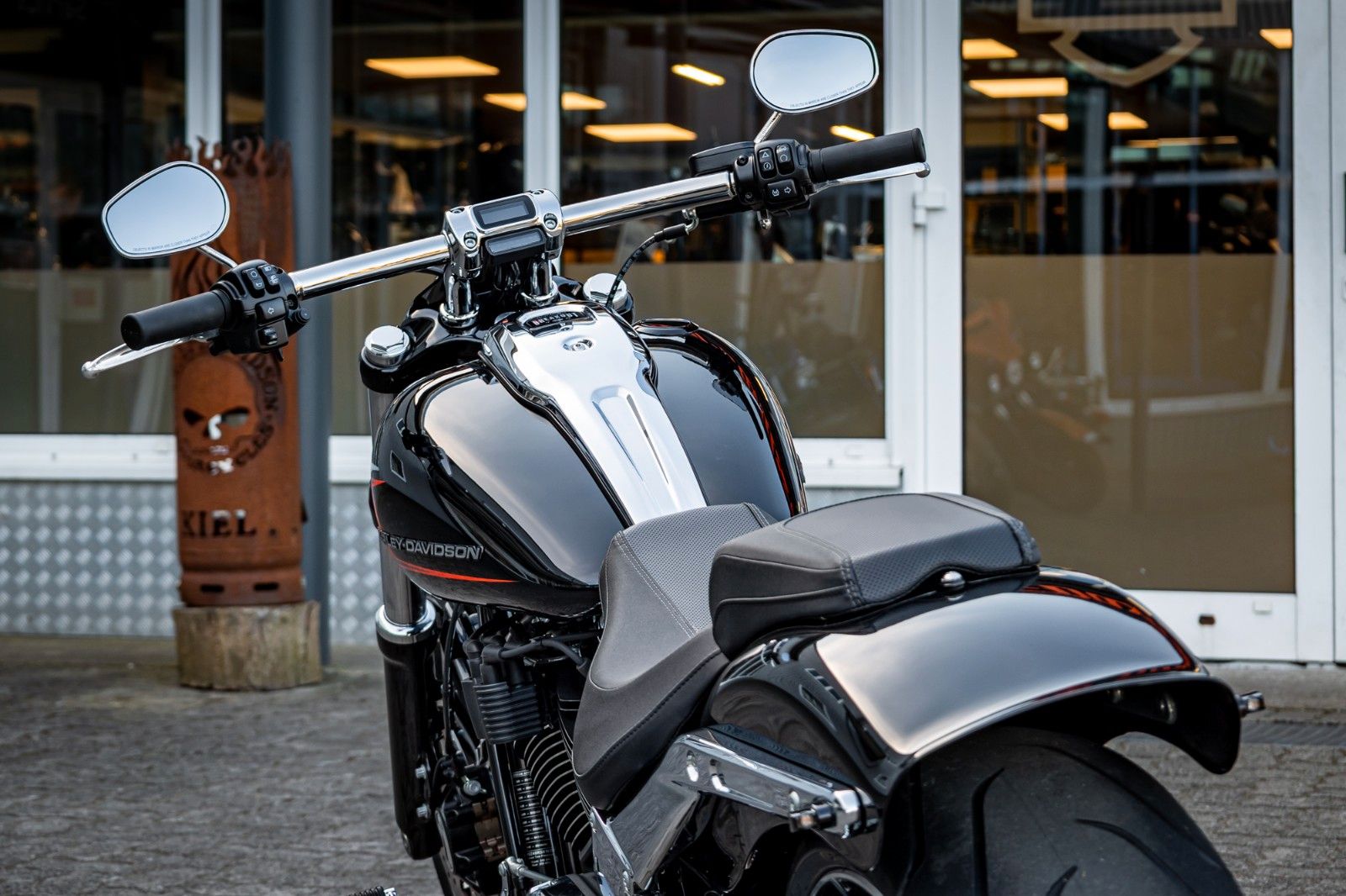 Fahrzeugabbildung Harley-Davidson FXBR Breakout 117 cui - Jekill & Hyde