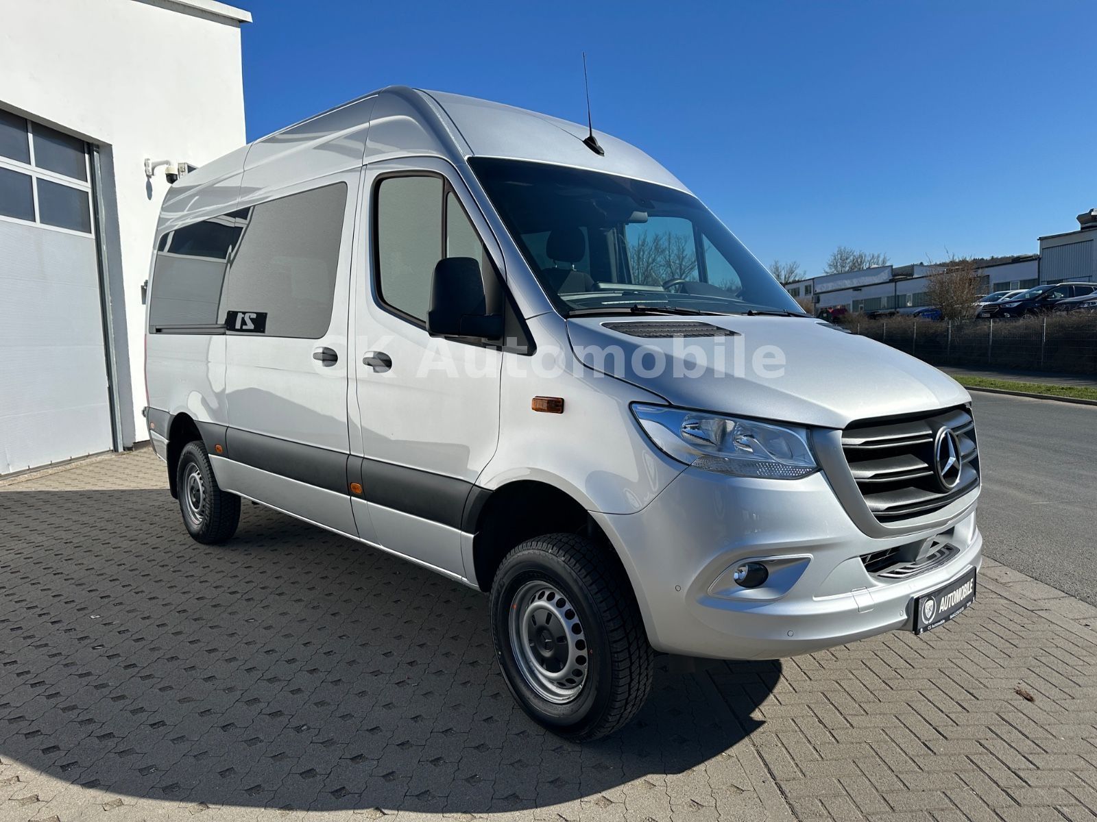 Fahrzeugabbildung Mercedes-Benz Sprinter 319 Kombi 4x4/8 Sitze/Klima/Navi/Kamera