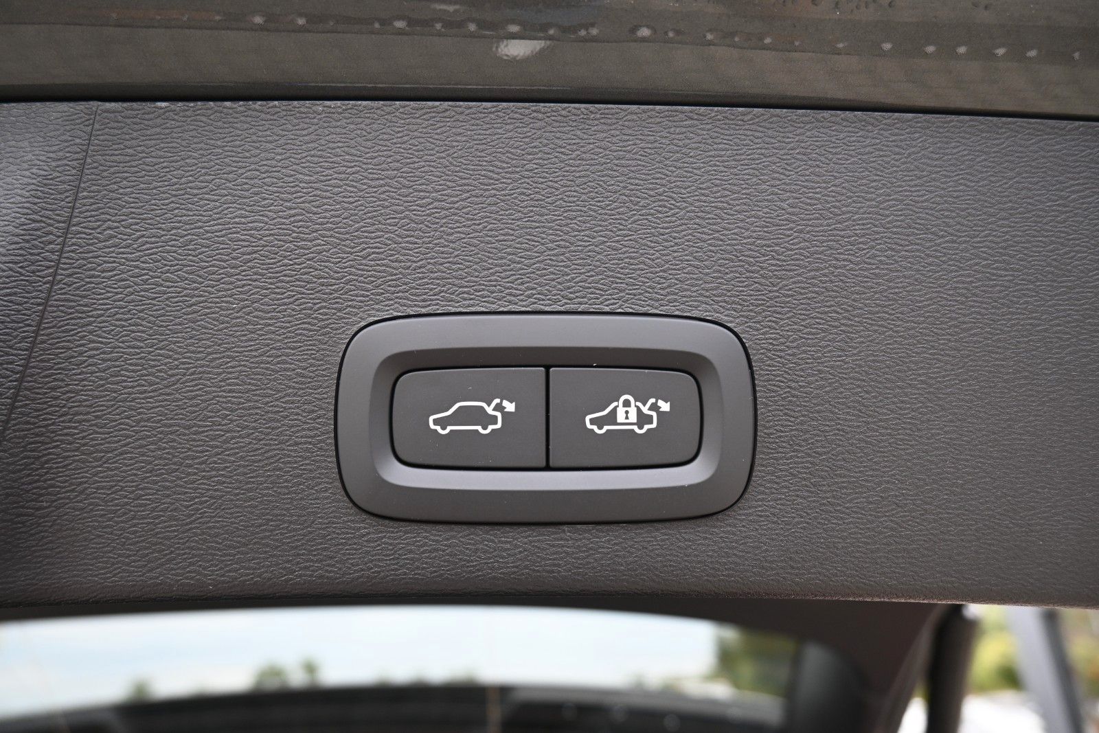 Fahrzeugabbildung Volvo XC40 B3 DKG Plus Dark*STDHZG*360°*H&K*ACC