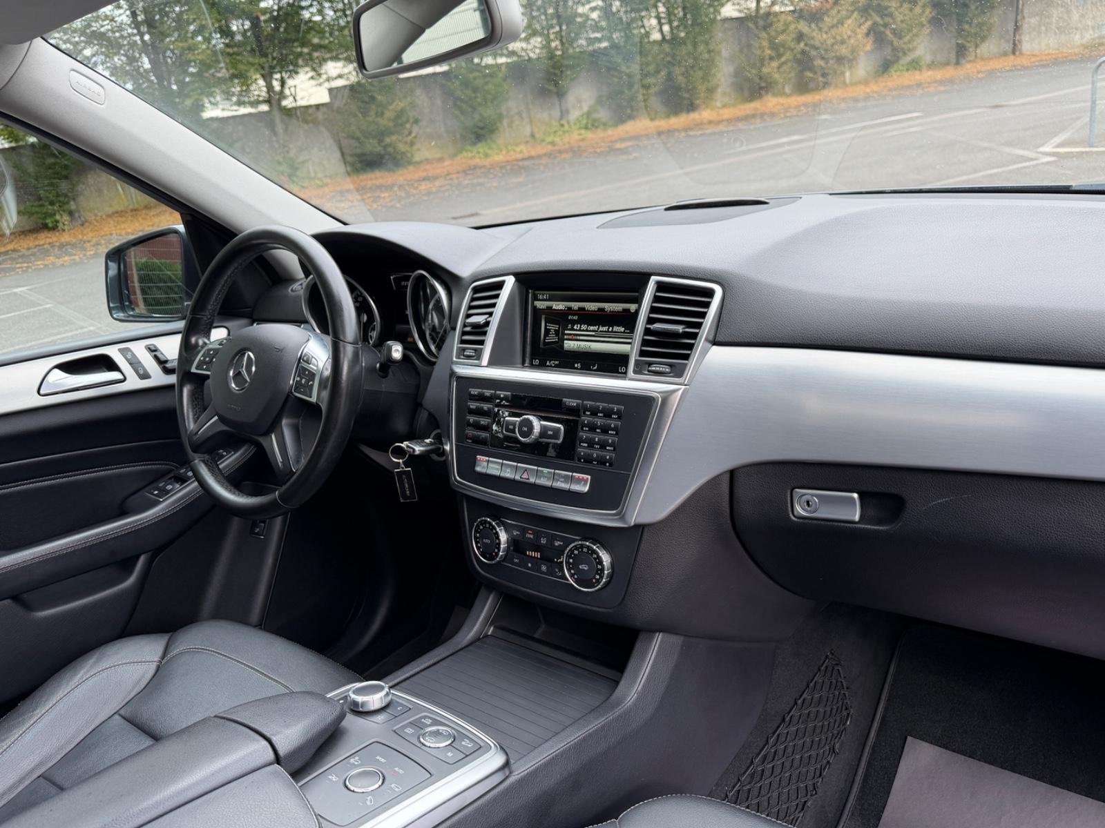 Mercedes-Benz ML 350 CDI BlueTec 4Matic*Panorama*20Zoll*Top*