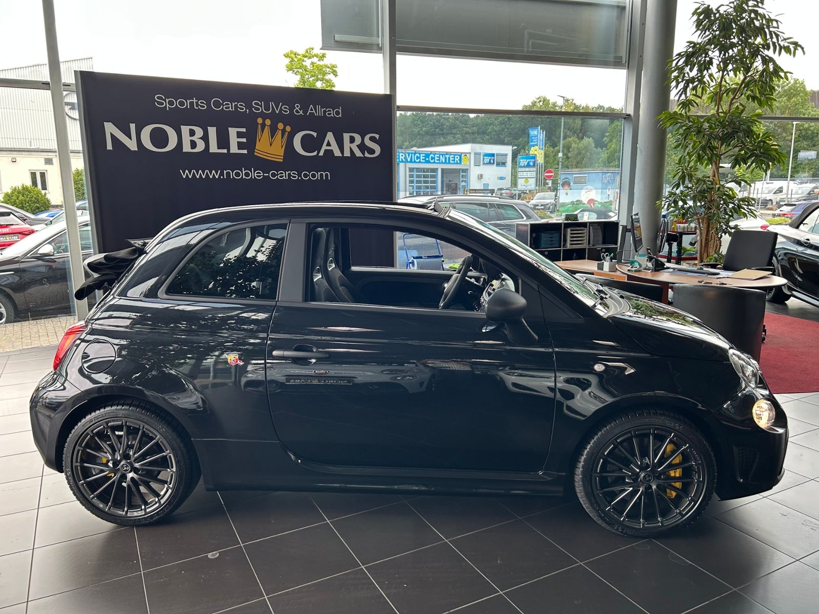 Fahrzeugabbildung Abarth 695 C KLIMA NAVI ALU 17 "  Nur  1450  km