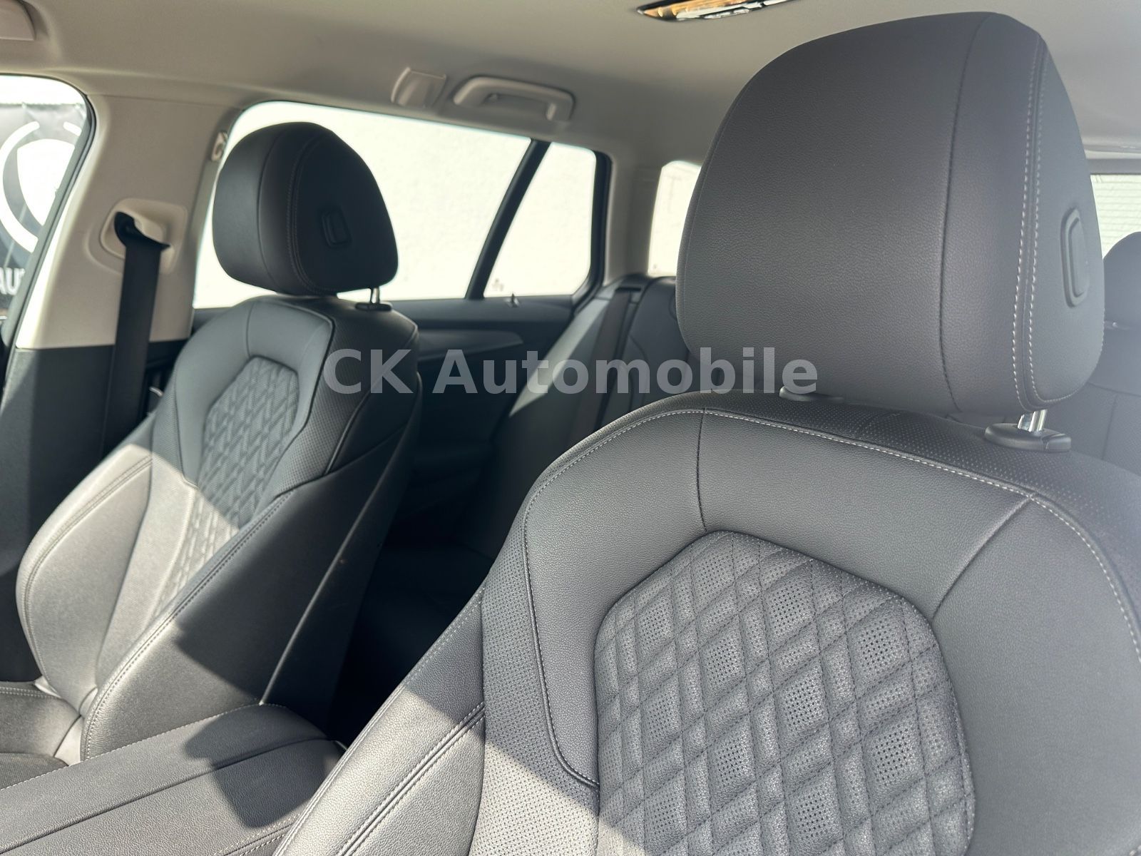 Fahrzeugabbildung BMW 520d Touring/Navi/Laser/Head-Up/Leder/360°/AHK