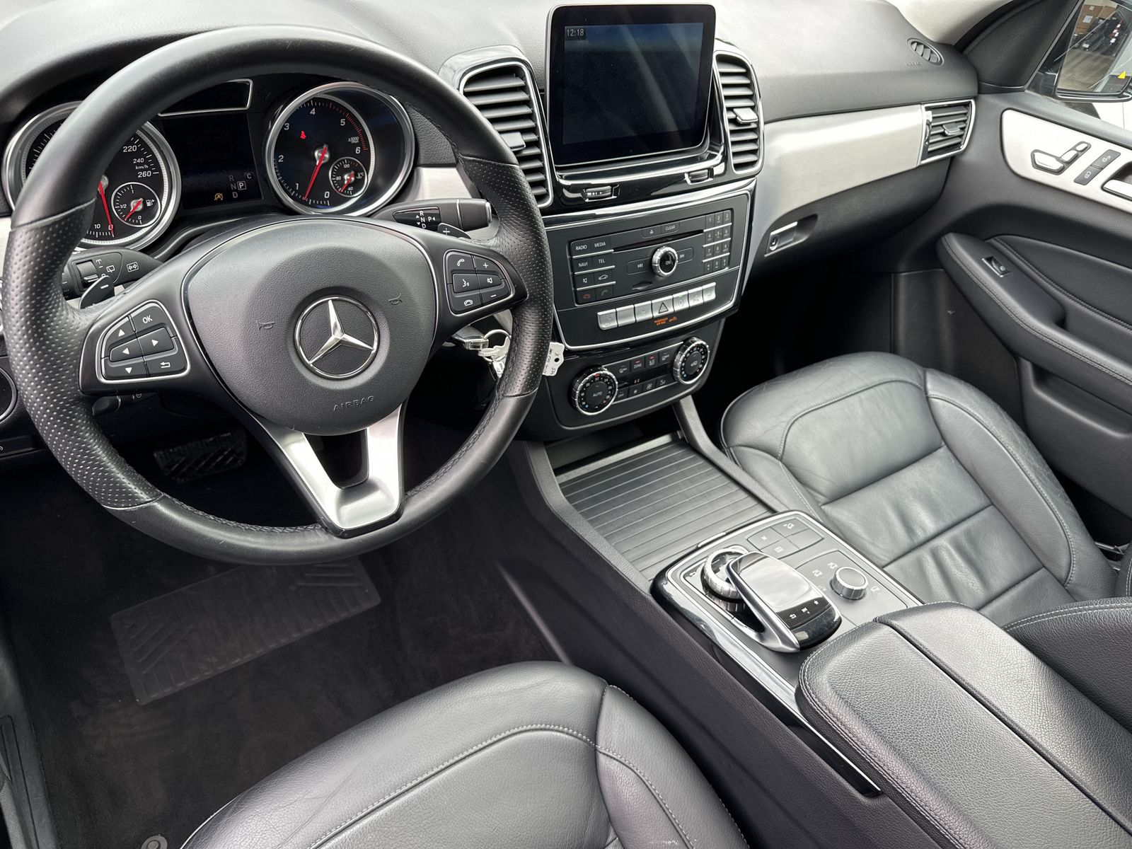 Fahrzeugabbildung Mercedes-Benz GLE 350d 4Matic 9G NAV+LED+SHZ+GLASDACH+EU6