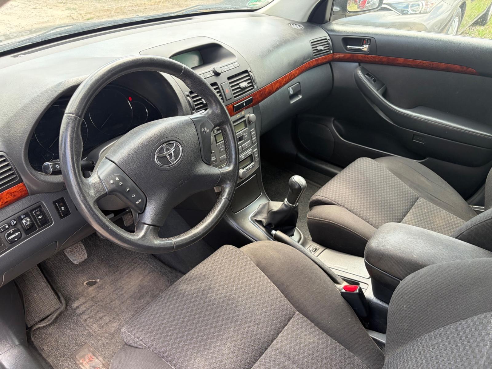 Toyota Avensis 2004 — photo 10