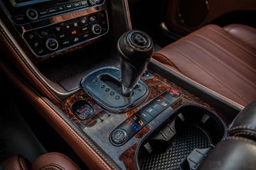 Fahrzeugabbildung Bentley Flying Spur 4.0 V8 PANO|CAM|LUFT|SHZ|SLF|KEYLES