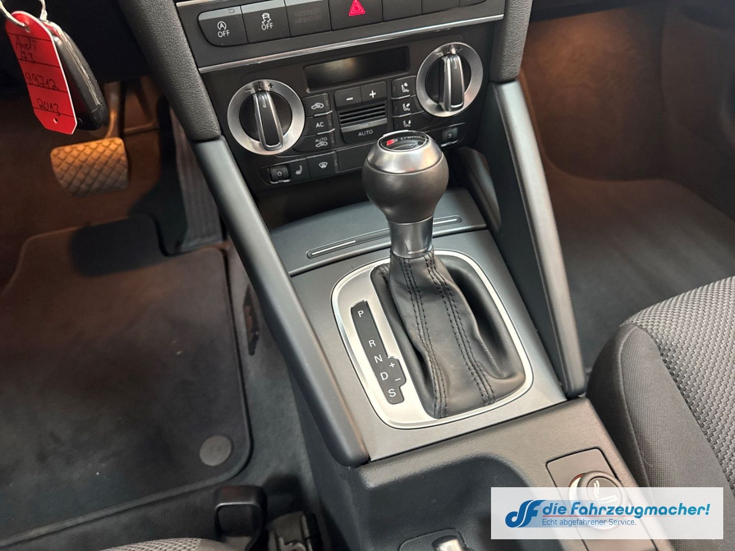 Fahrzeugabbildung Audi A3 Sportback 1.6 TDI Attraction Klimaautom SHZ