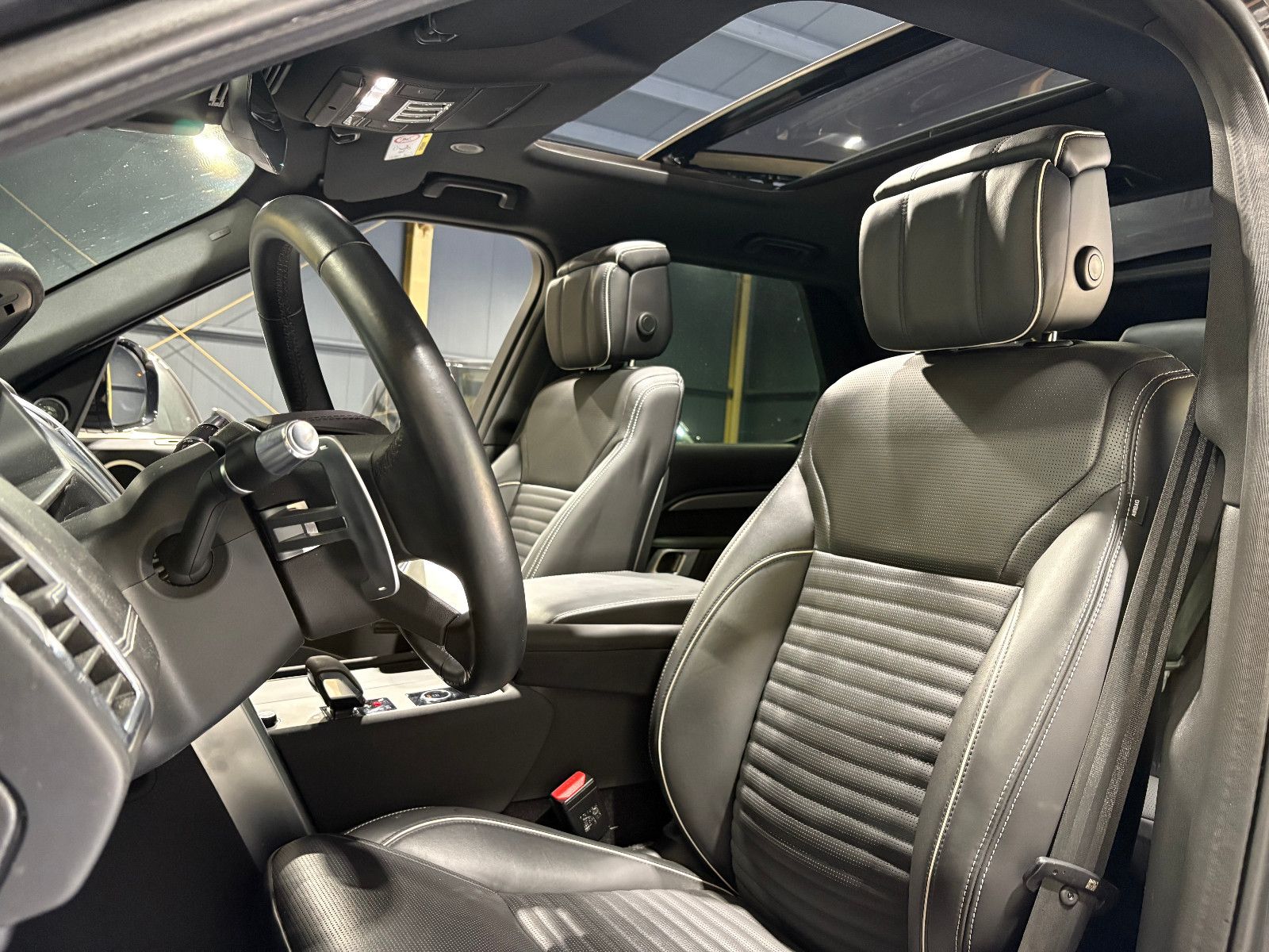 Fahrzeugabbildung Land Rover Discovery 5 R-Dynamic HSE D300 AWD/7-SITZ/PANO/
