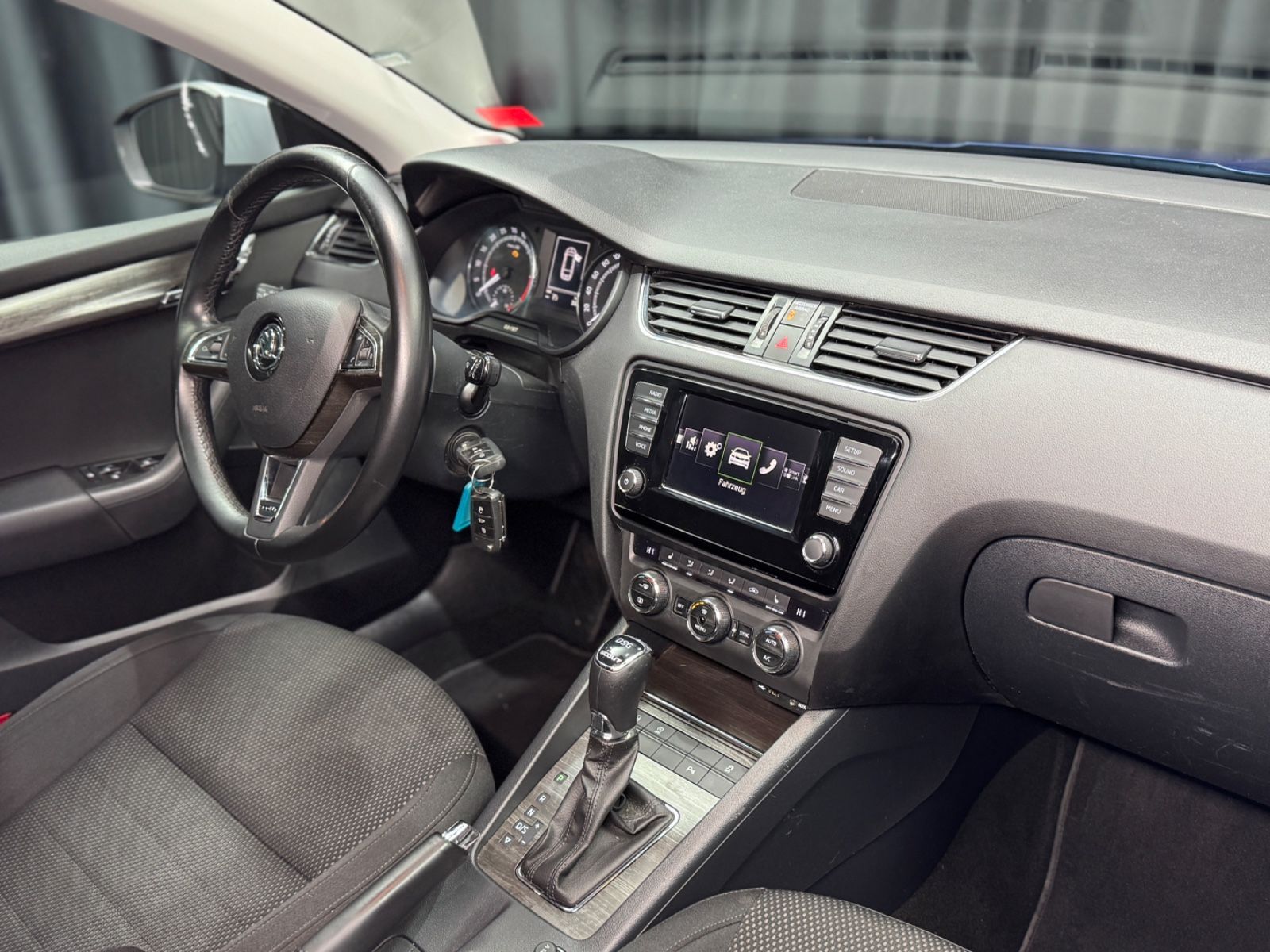 Fahrzeugabbildung SKODA Octavia Combi Scout 4x4|NAVI|XENON|CANTON|