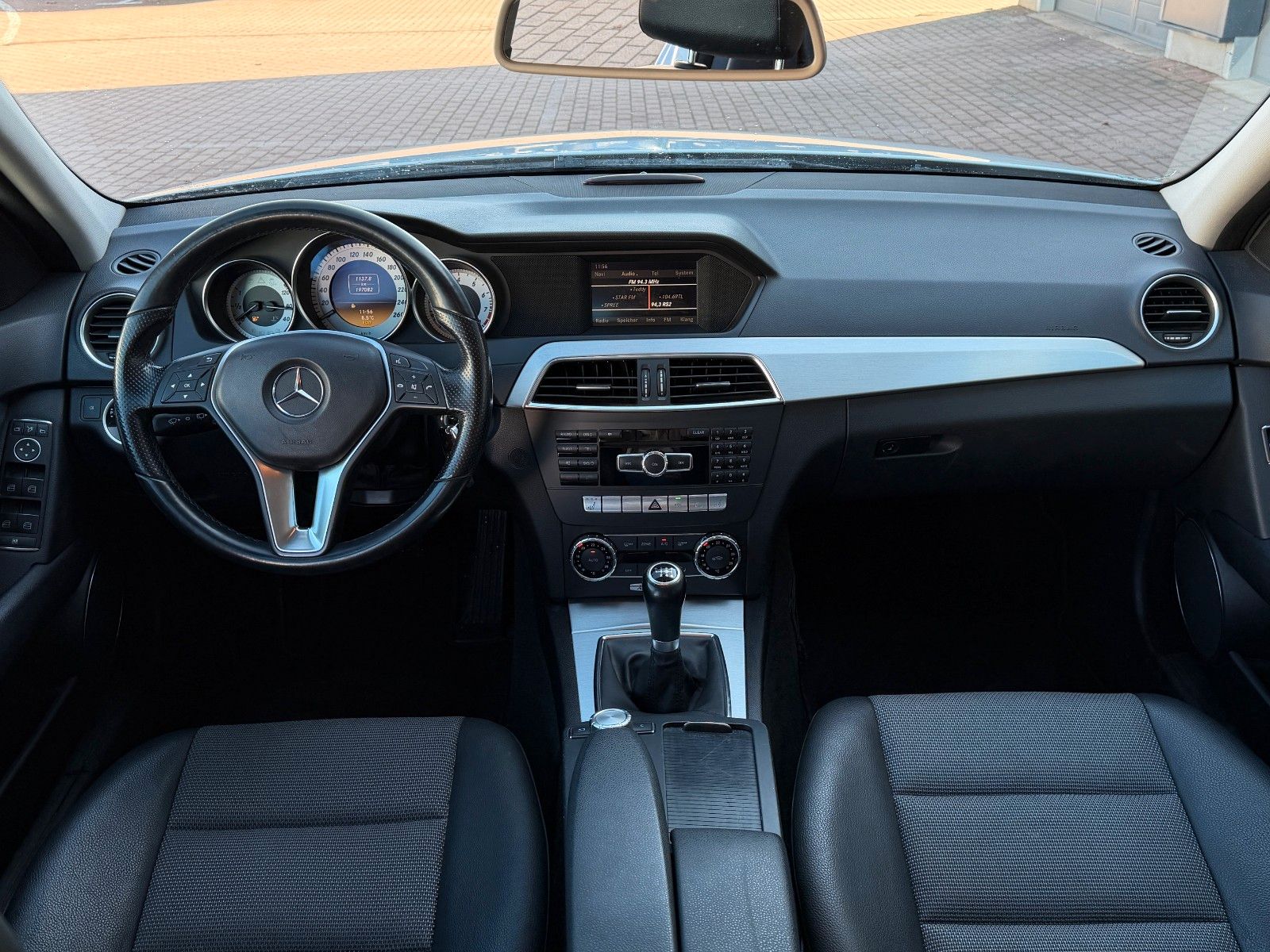 Fahrzeugabbildung Mercedes-Benz C180 CGI AVANTGARDE *Klima*Sitzhzg*AHK*PDC*USB*