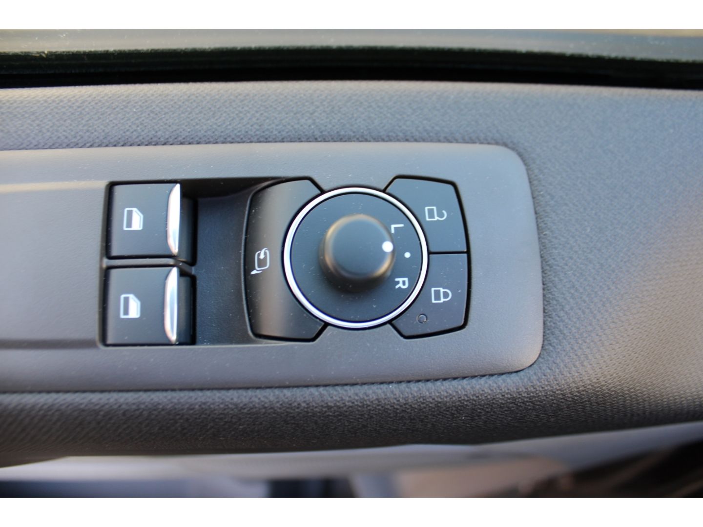 FORD Tourneo Custom 320 L1 Titanium X Matrix ACC AHK - Image 12