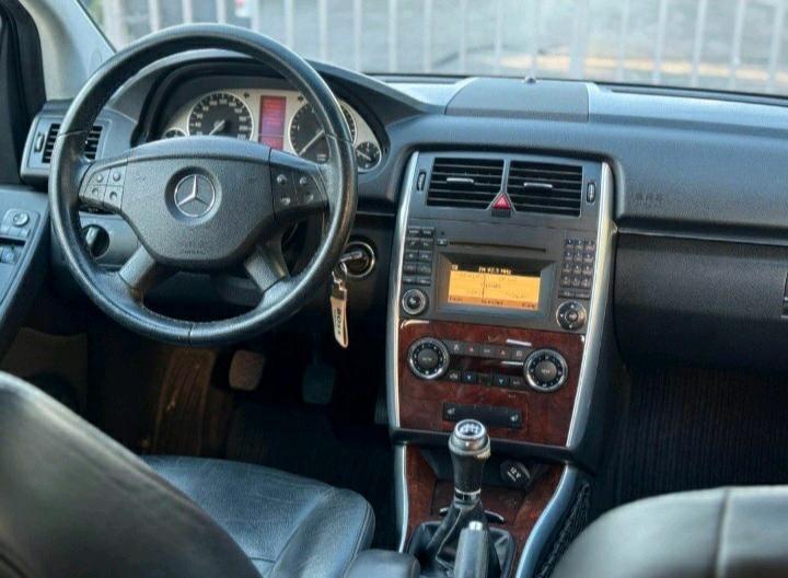 Mercedes-Benz B 200