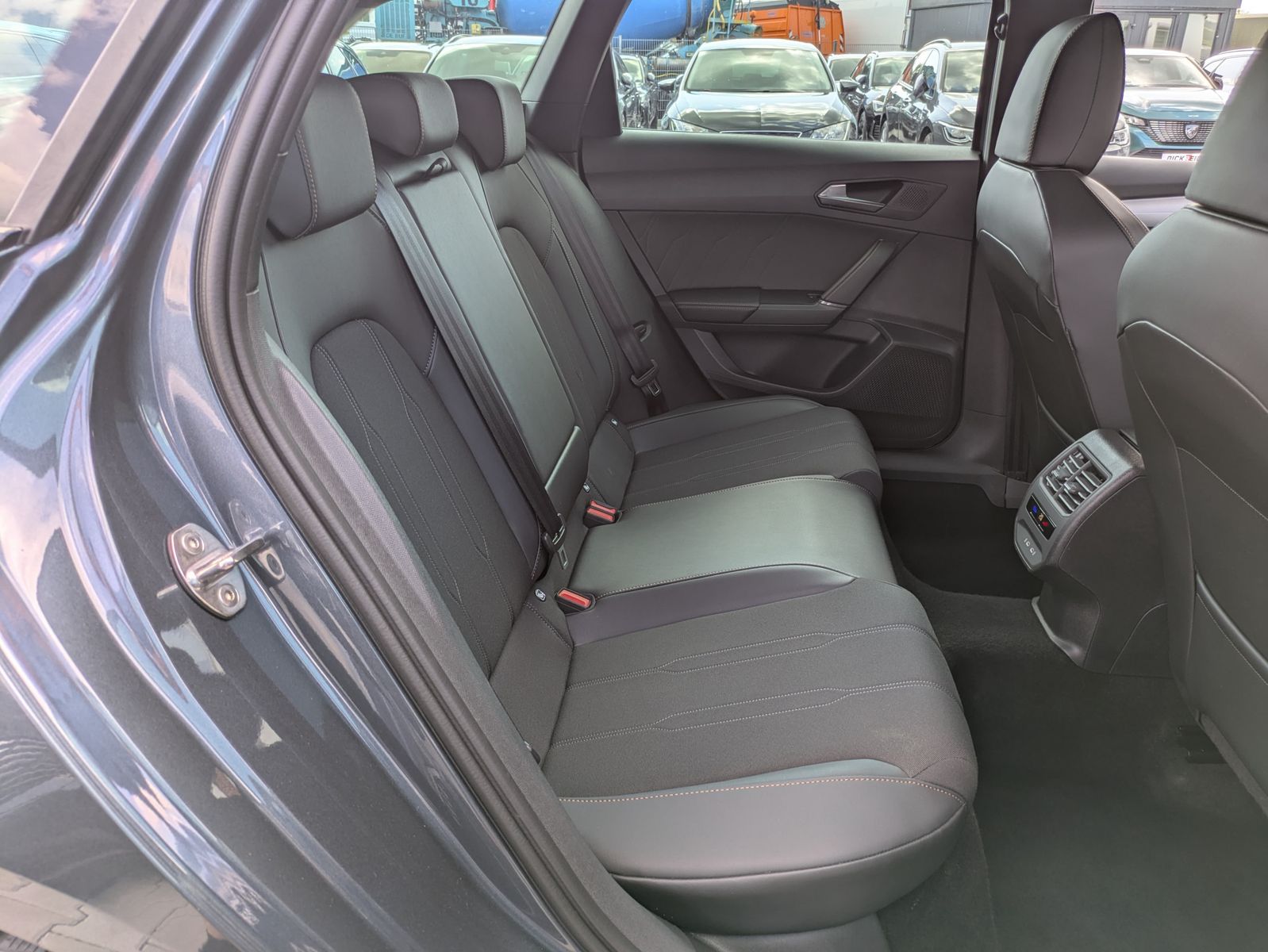 Fahrzeugabbildung CUPRA Leon 1.5 eTSI DSG MATRIX-LED*ACC*APP*KAMERA*18"