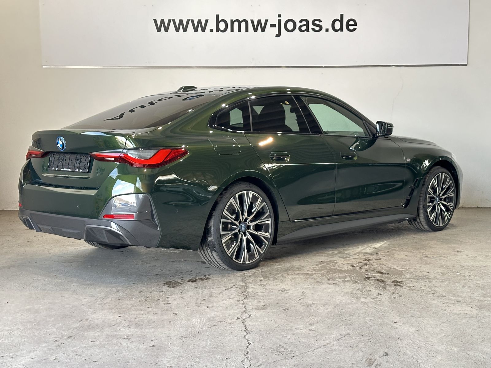 Fahrzeugabbildung BMW i4 eDrive35 AHK, Harman Kardon Surround System