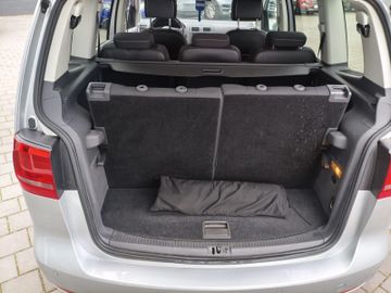 Volkswagen Touran - 4