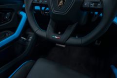 Urus 4.0 V8 SE 2026 BLUE PANO CARBON B&amp;O