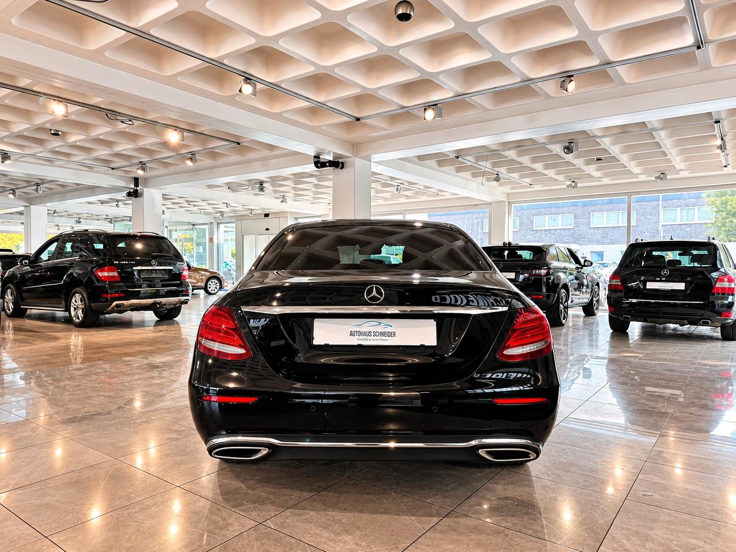 Mercedes-Benz E 200 Limousine*PDC*Navi*