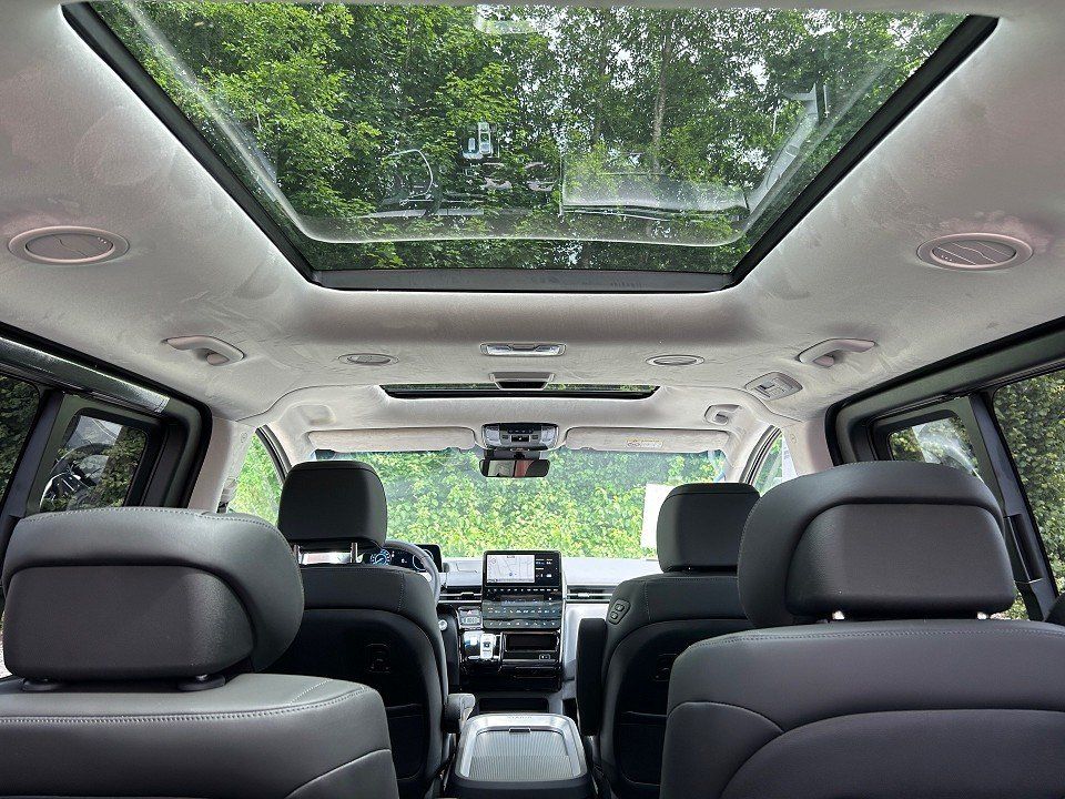 Fahrzeugabbildung Hyundai STARIA HEV 7SITZER 1.6T 6AT SIGNATURE PANO BOSE+