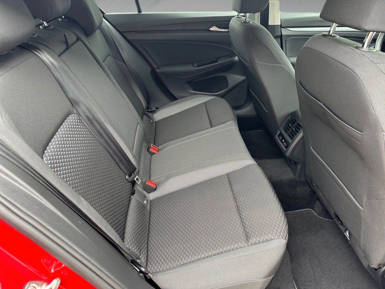 Volkswagen Golf VIII Lim. Life eTSI – Bild 5