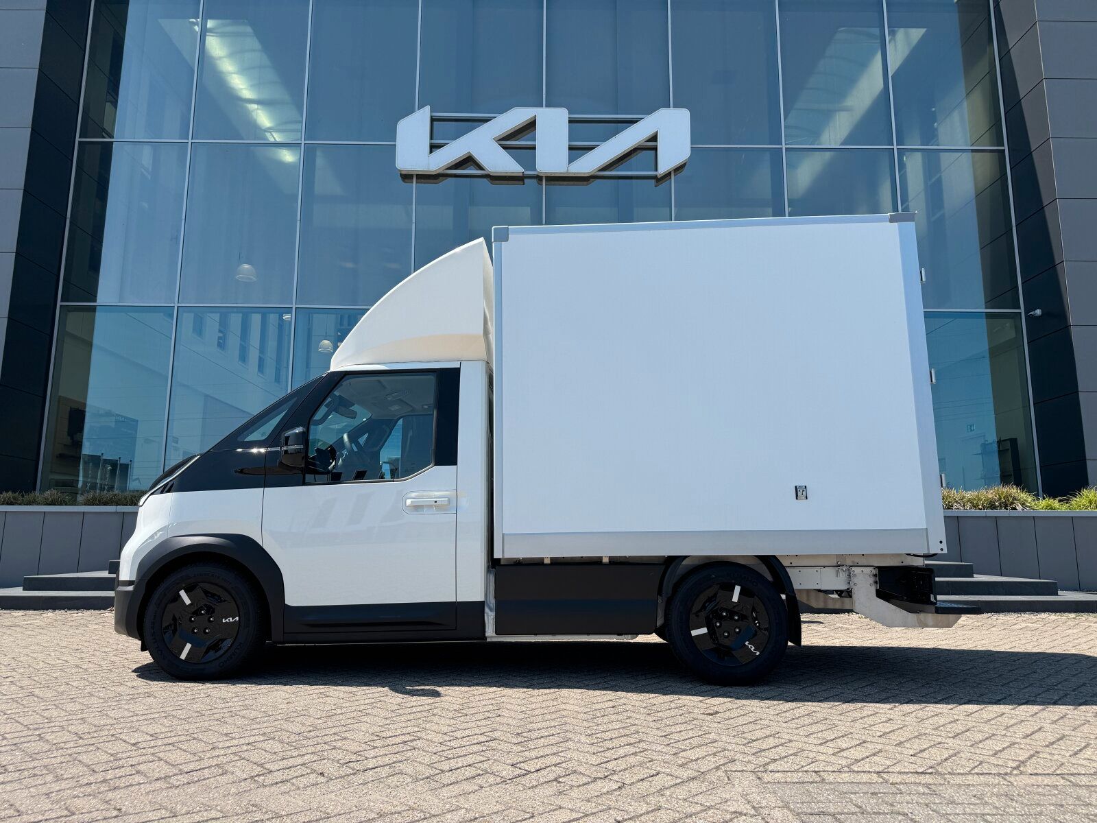 Fahrzeugabbildung Kia PV5 Chassis Cab Smartbox Kofferaufbau
