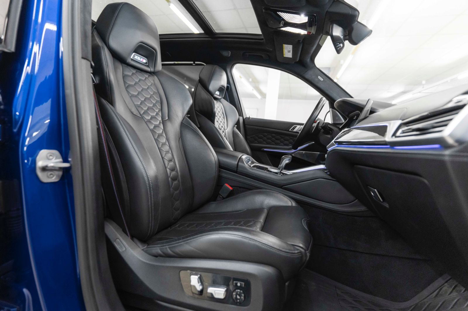 Fahrzeugabbildung BMW X5 M Competition B&W LASER HUD 360° PANO ACC